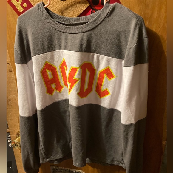 Junior’s AC/DC tee - Picture 2 of 4